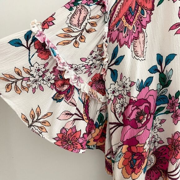 a.n.a Short Sleeve Ruffled V Neck Floral Top Size XL - Picture 5 of 7